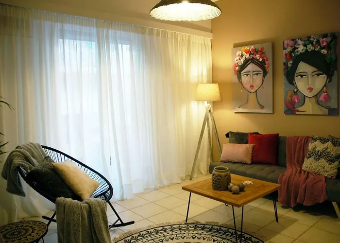 Acropolis, Urban Lifestyle